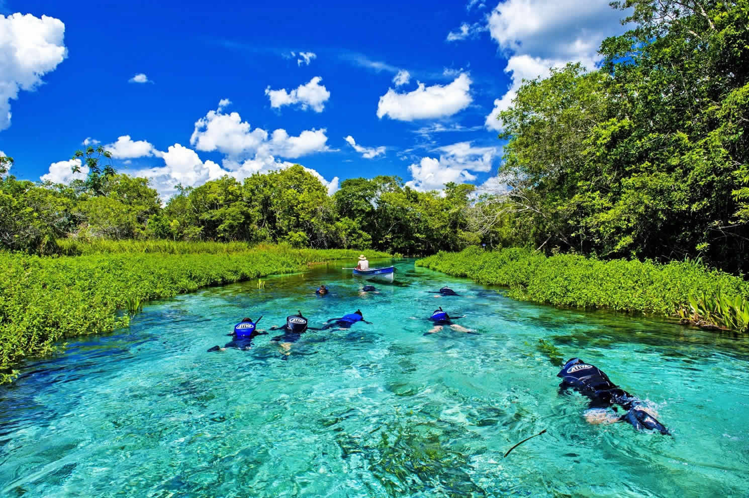 Flutuação Serena nas Águas de Bonito